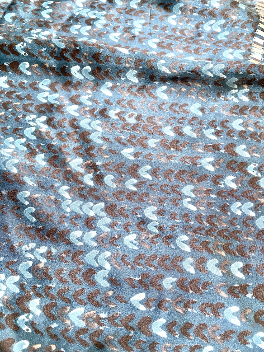 Dreamy silk scarf w metal detailing - Picture 5 of 10